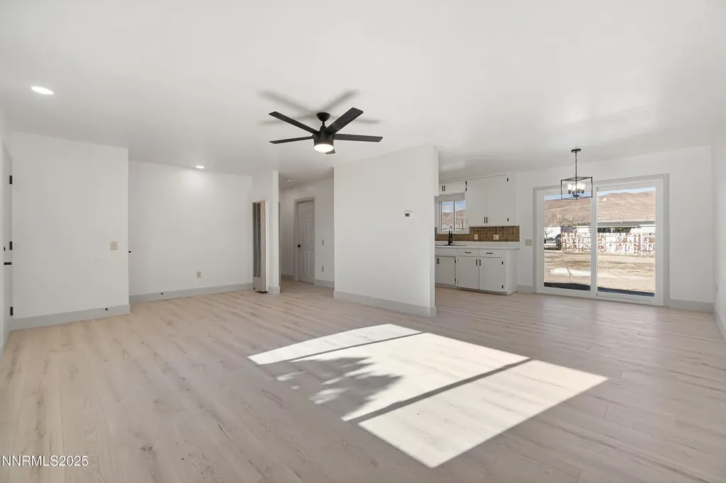 1770 Pueblo Silver Springs NV 89429