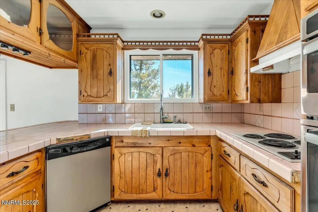 1359 Creek Gardnerville NV 89410