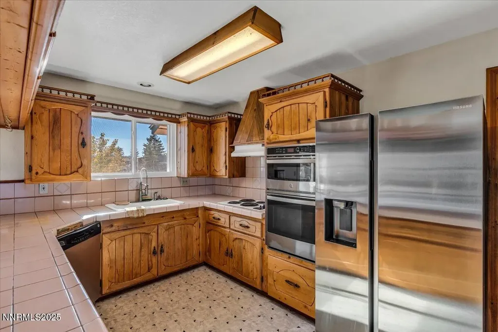 1359 Creek Gardnerville NV 89410