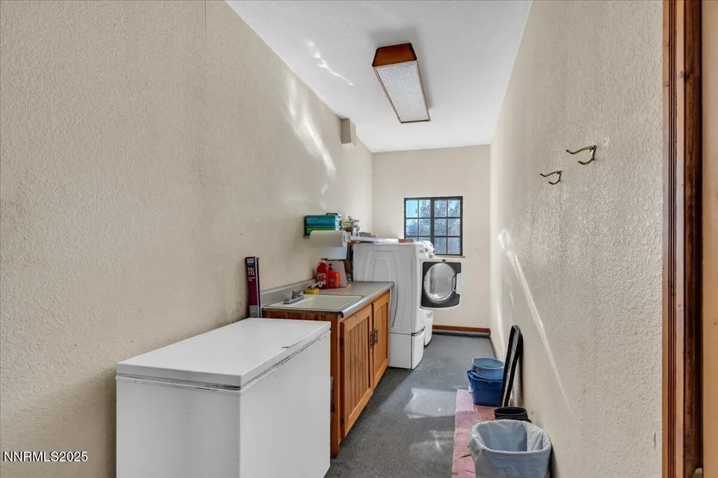 1359 Creek Gardnerville NV 89410