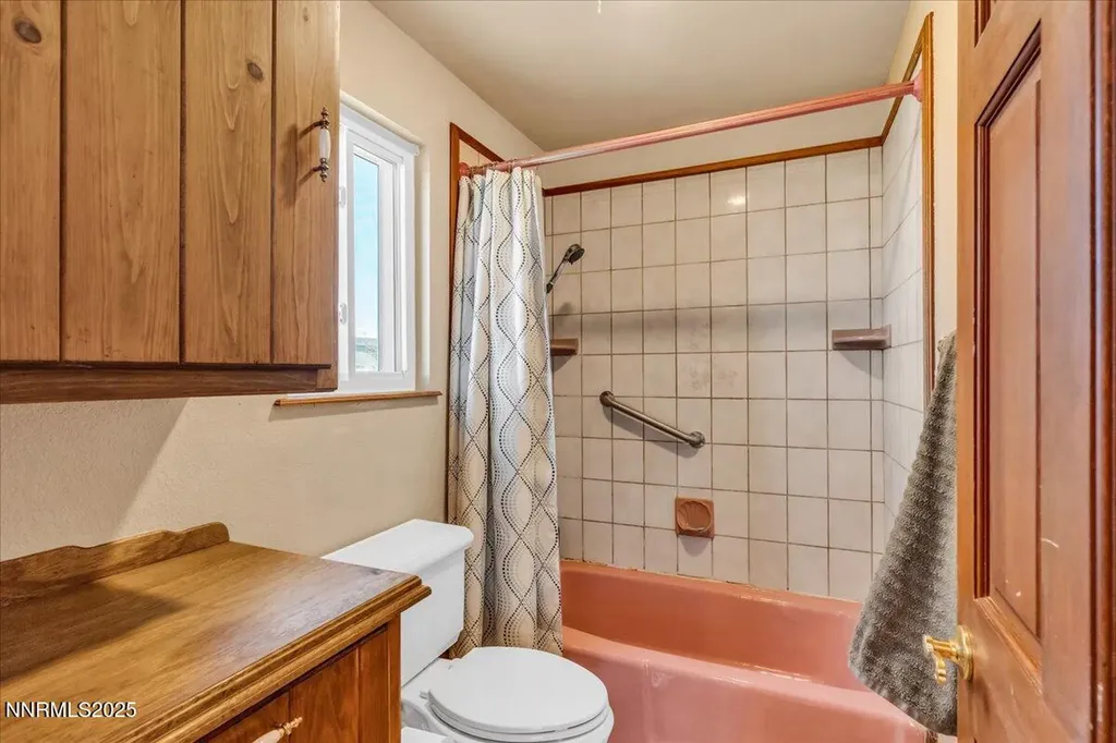 1359 Creek Gardnerville NV 89410
