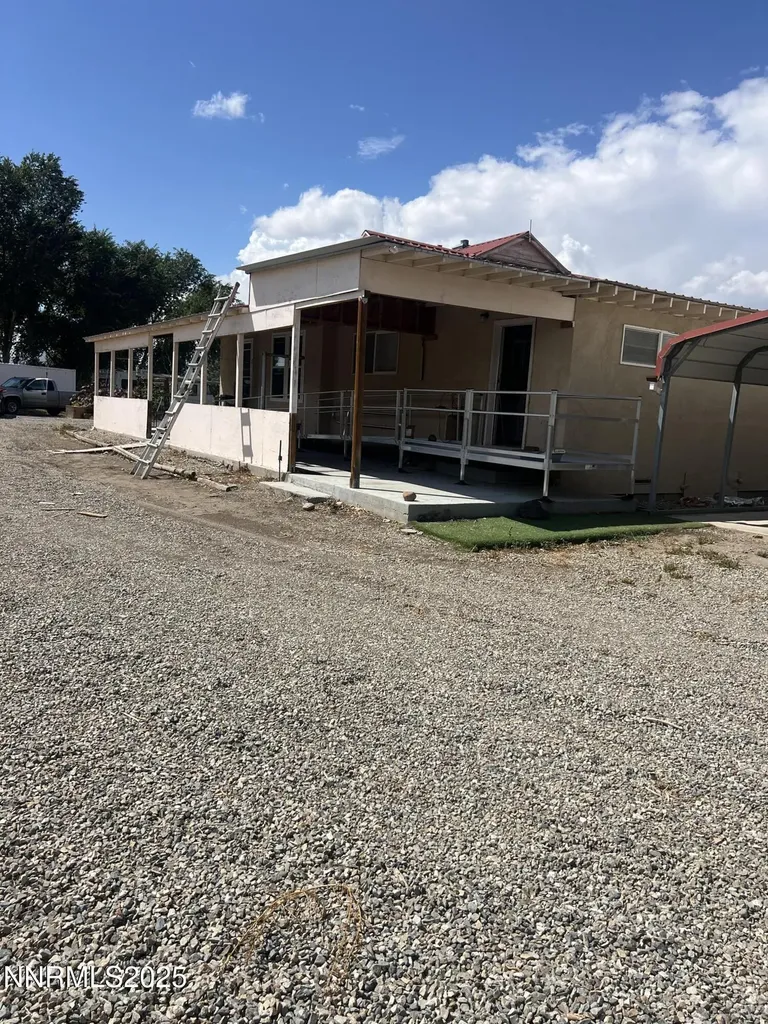 16 Tucker Yerington NV 89447