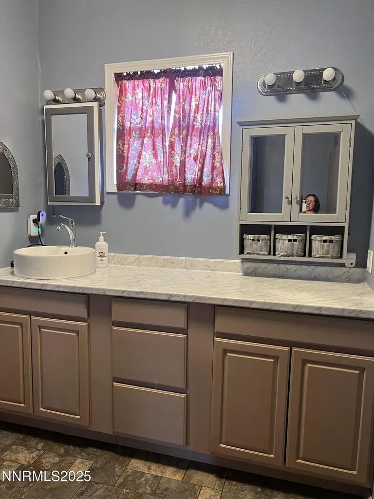 16 Tucker Yerington NV 89447