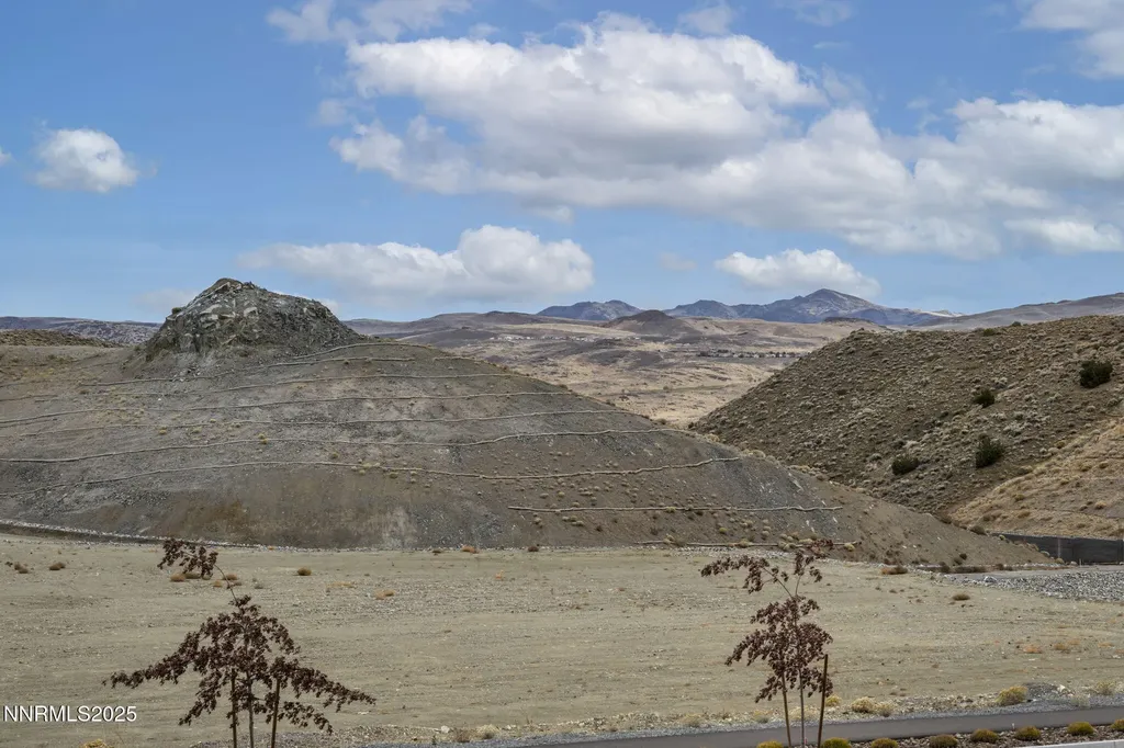 6870 Pilot Peak Sparks NV 89436