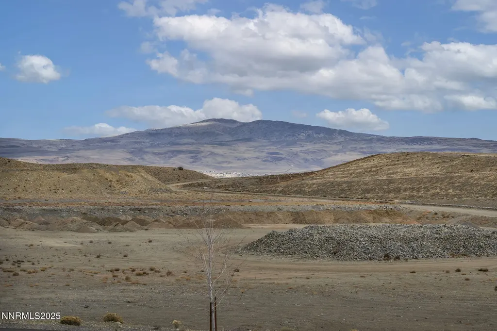 6870 Pilot Peak Sparks NV 89436