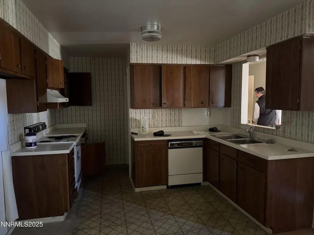 6521 Flower Reno NV 89506