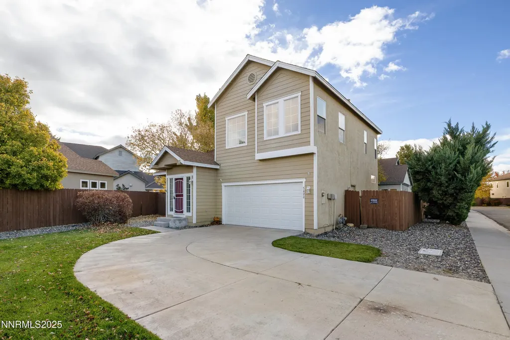 5420 Desert Peach Sparks NV 89436