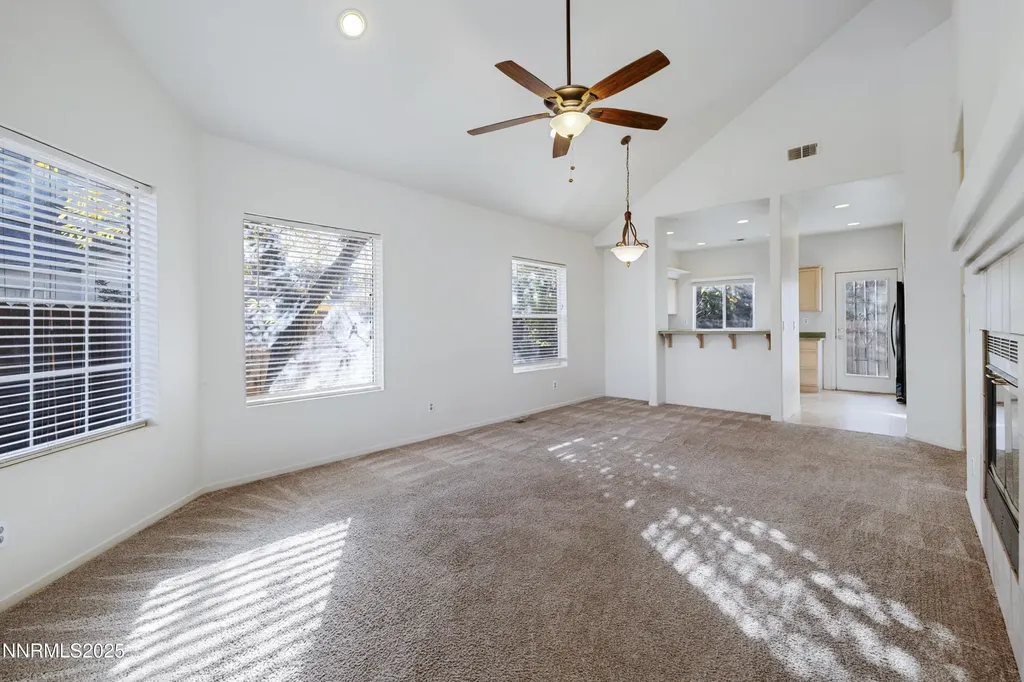 5420 Desert Peach Sparks NV 89436