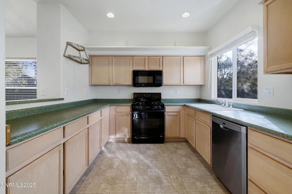5420 Desert Peach Sparks NV 89436