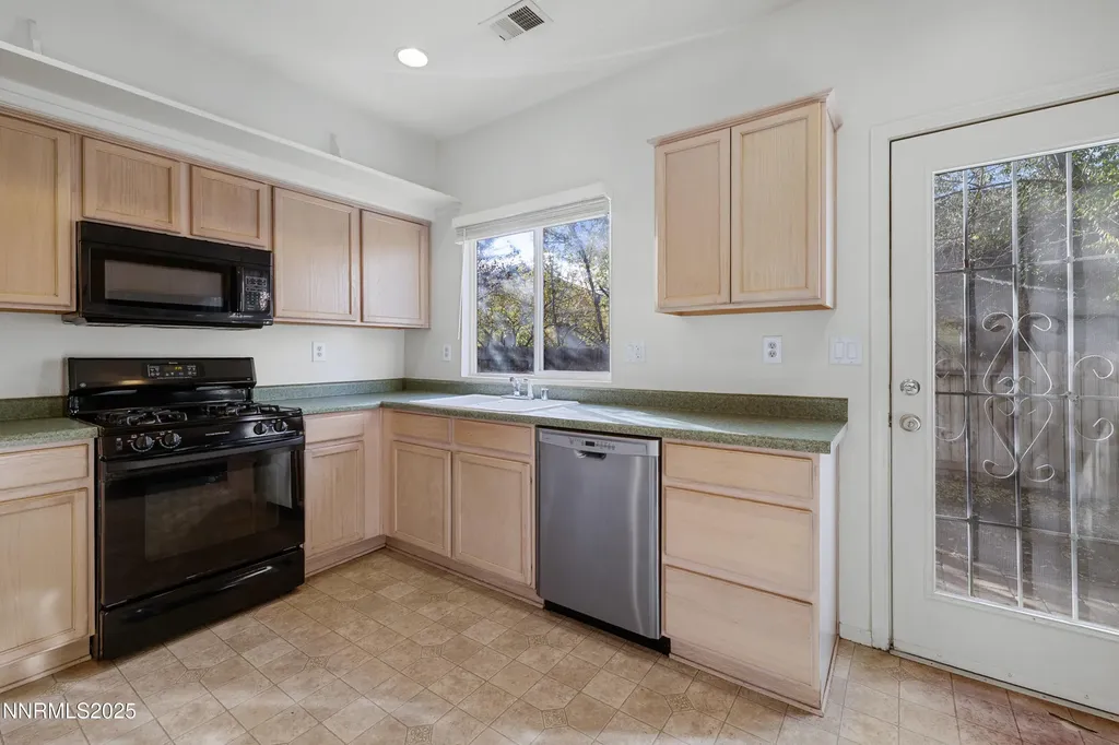 5420 Desert Peach Sparks NV 89436