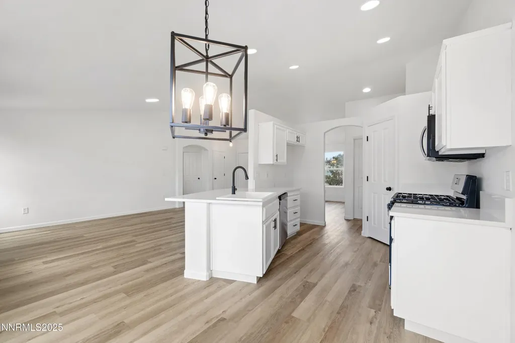 123 Shadow Mountain Fernley NV 89408