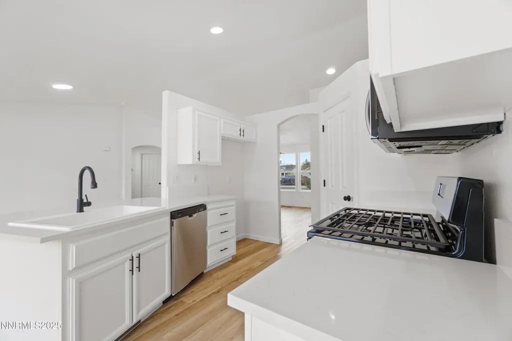 123 Shadow Mountain Fernley NV 89408