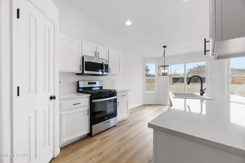 123 Shadow Mountain Fernley NV 89408