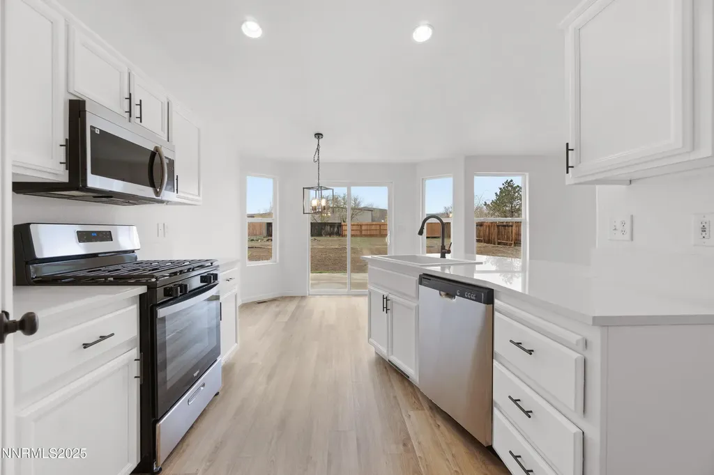 123 Shadow Mountain Fernley NV 89408
