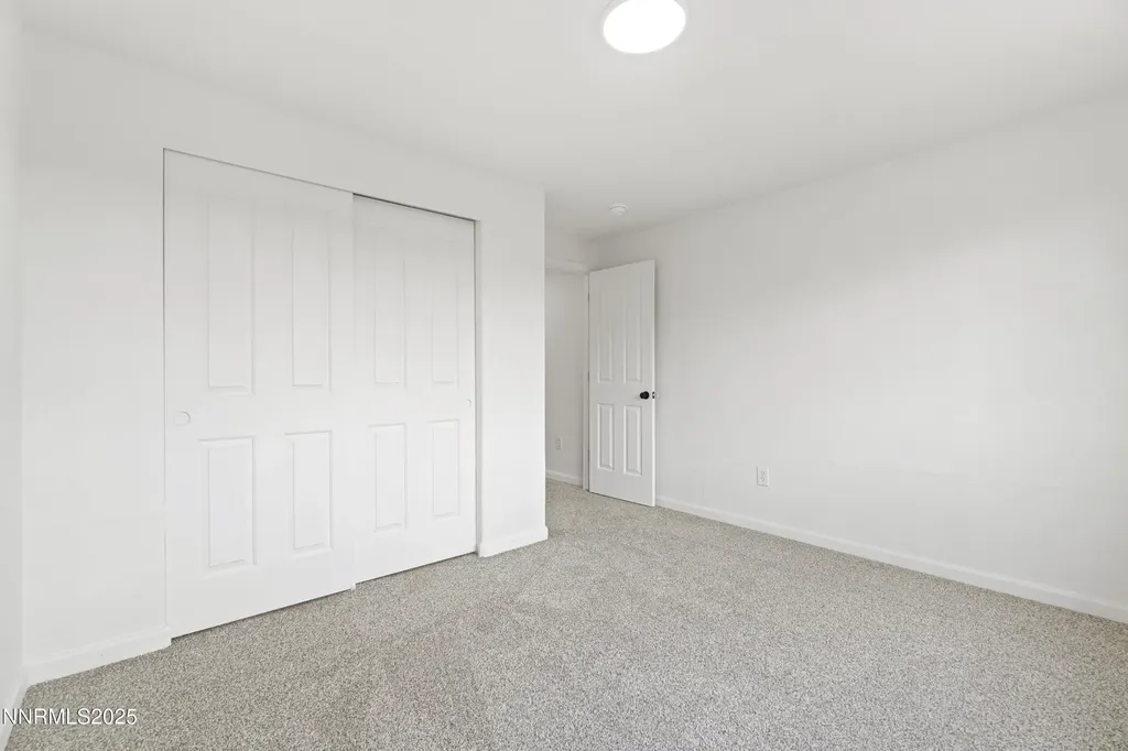 123 Shadow Mountain Fernley NV 89408