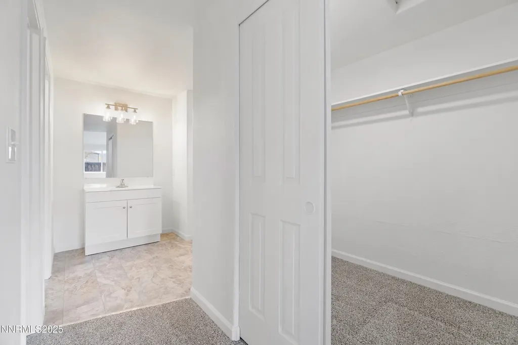 123 Shadow Mountain Fernley NV 89408