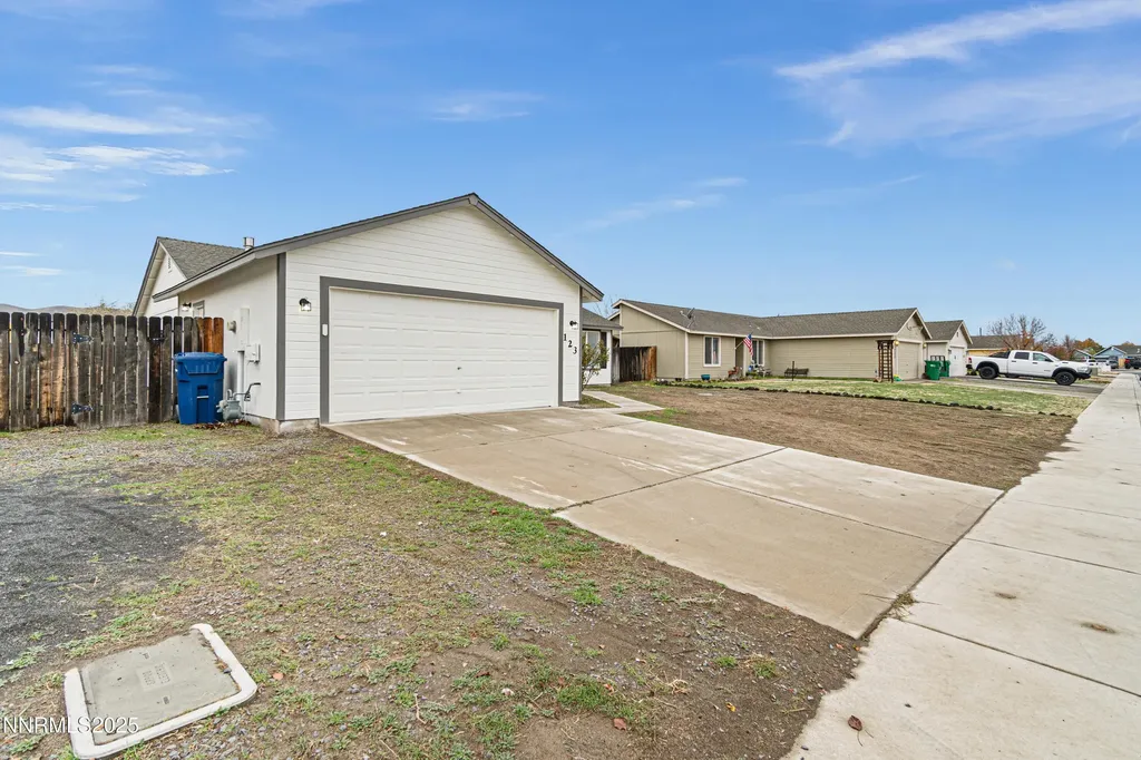 123 Shadow Mountain Fernley NV 89408