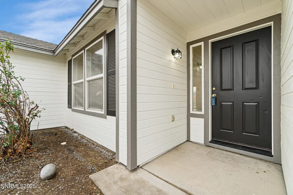 123 Shadow Mountain Fernley NV 89408