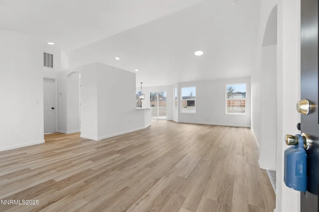 123 Shadow Mountain Fernley NV 89408