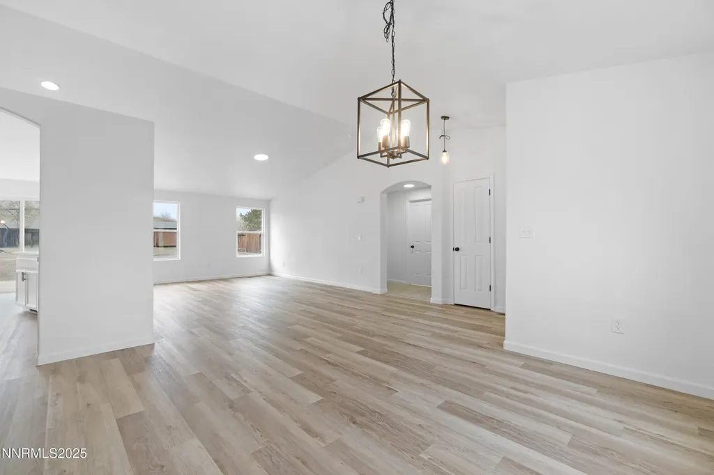 123 Shadow Mountain Fernley NV 89408
