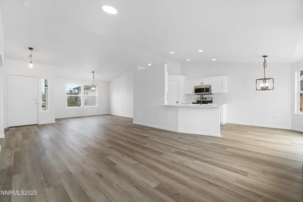 123 Shadow Mountain Fernley NV 89408