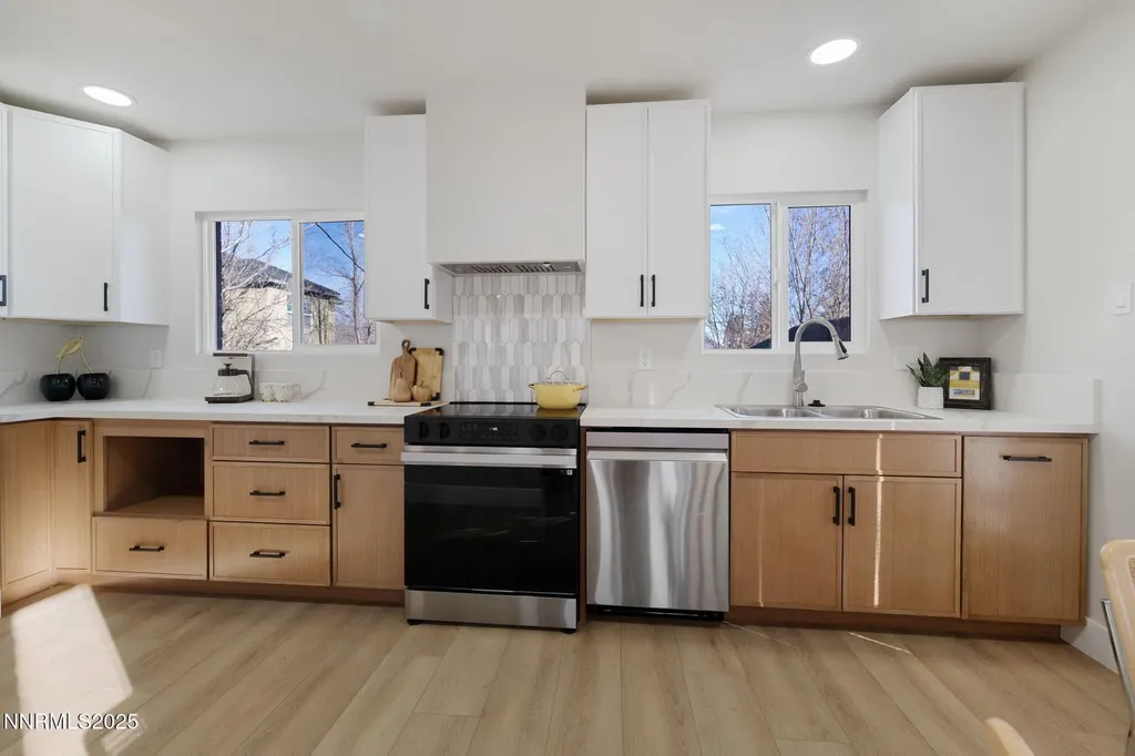 1418 Lander Reno NV 89509
