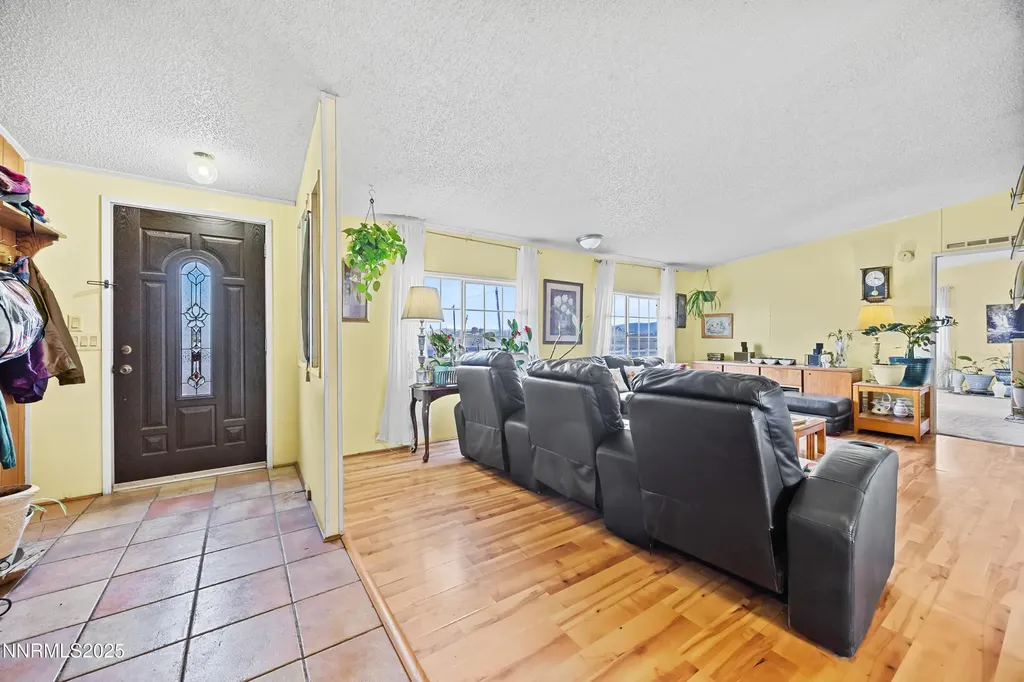 5225 Deodar Silver Springs NV 89429