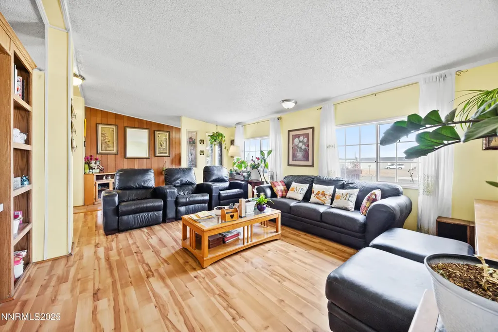 5225 Deodar Silver Springs NV 89429