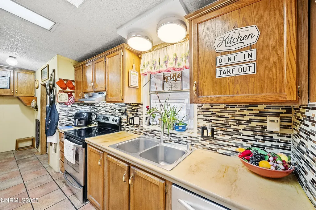 5225 Deodar Silver Springs NV 89429