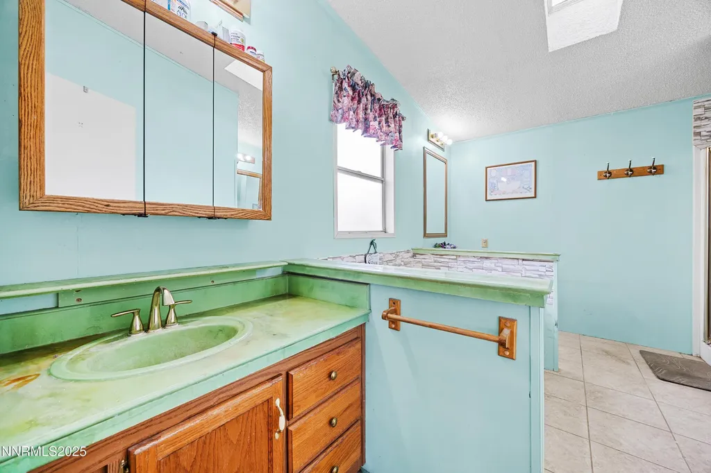 5225 Deodar Silver Springs NV 89429