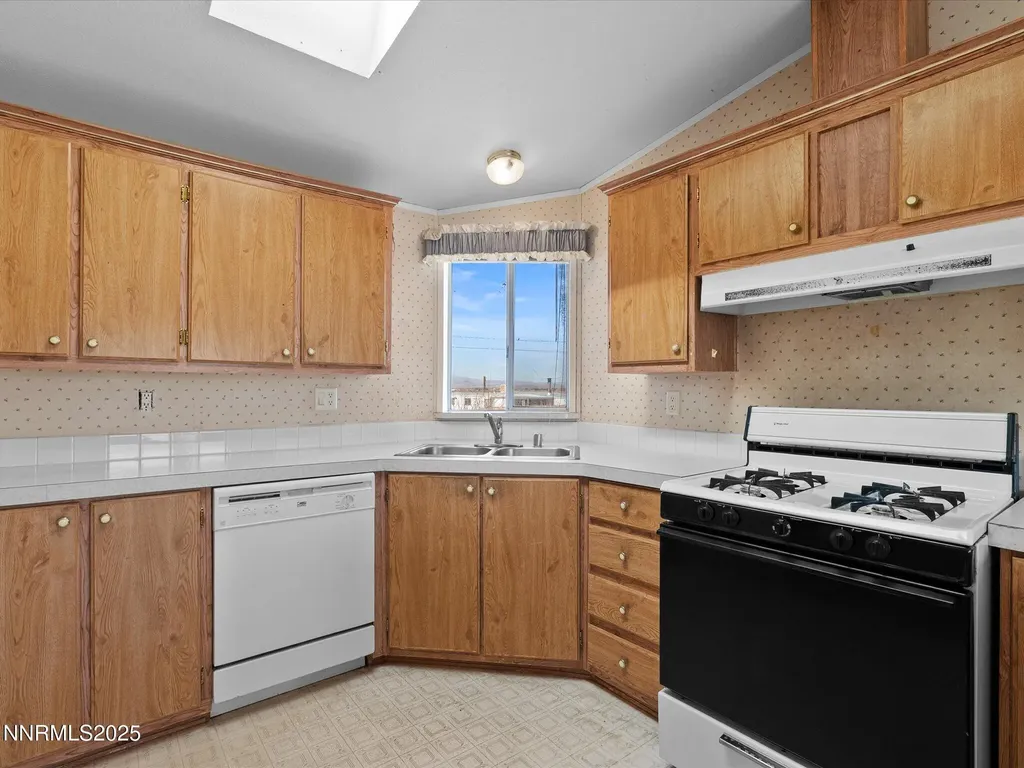 77 Mountain Yerington NV 89447
