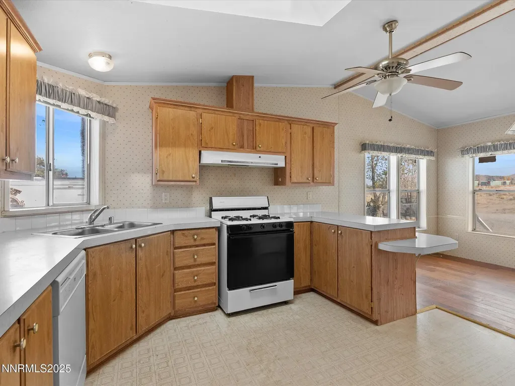 77 Mountain Yerington NV 89447