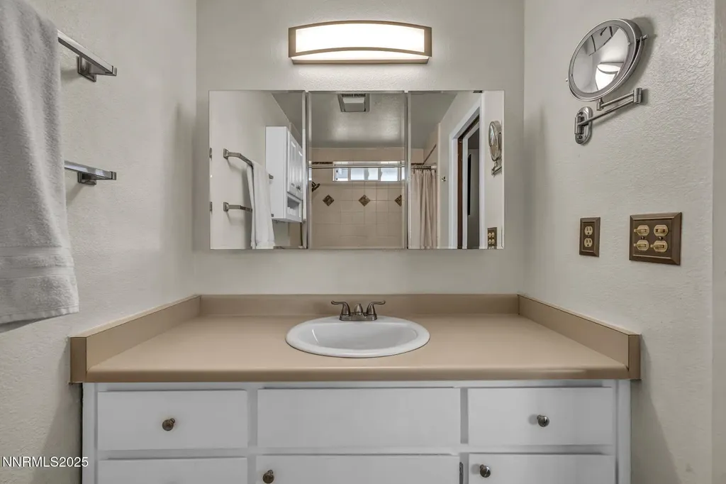 707 Addler Gardnerville NV 89460
