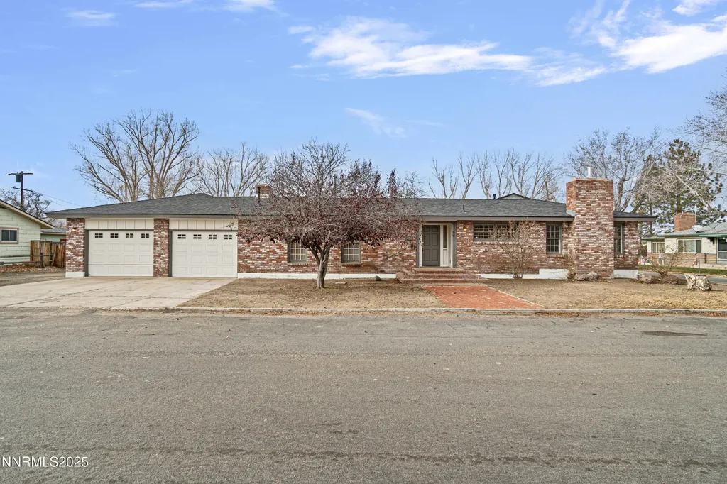 29 Whitacre Yerington NV 89447