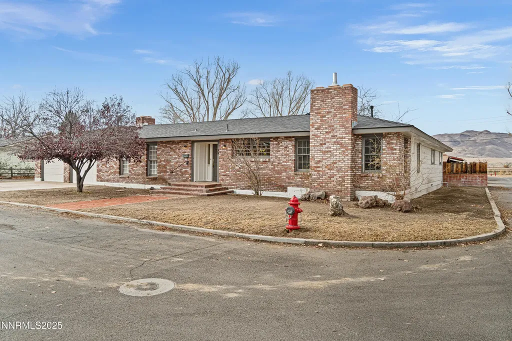 29 Whitacre Yerington NV 89447