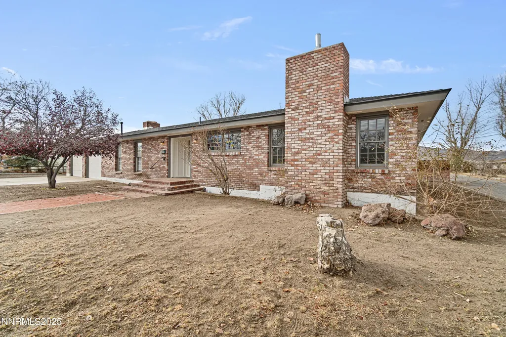 29 Whitacre Yerington NV 89447