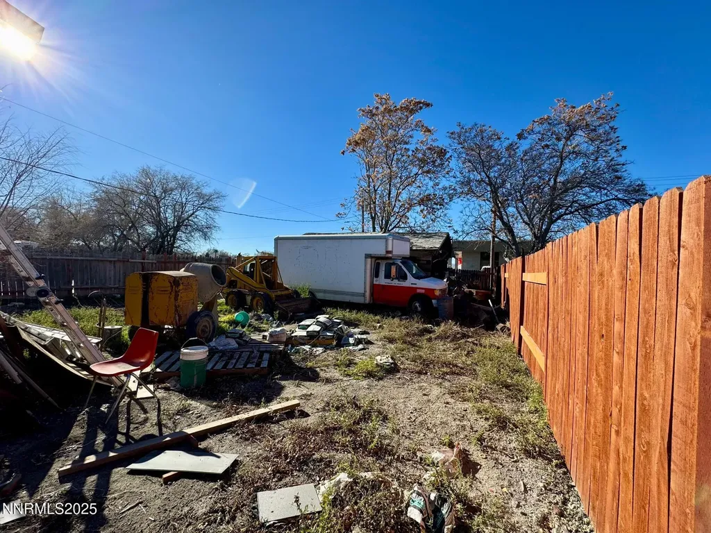 615 Grinnel Avenue Lovelock NV 89419