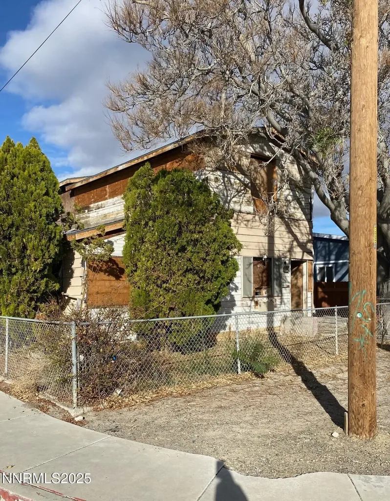 615 Grinnel Avenue Lovelock NV 89419