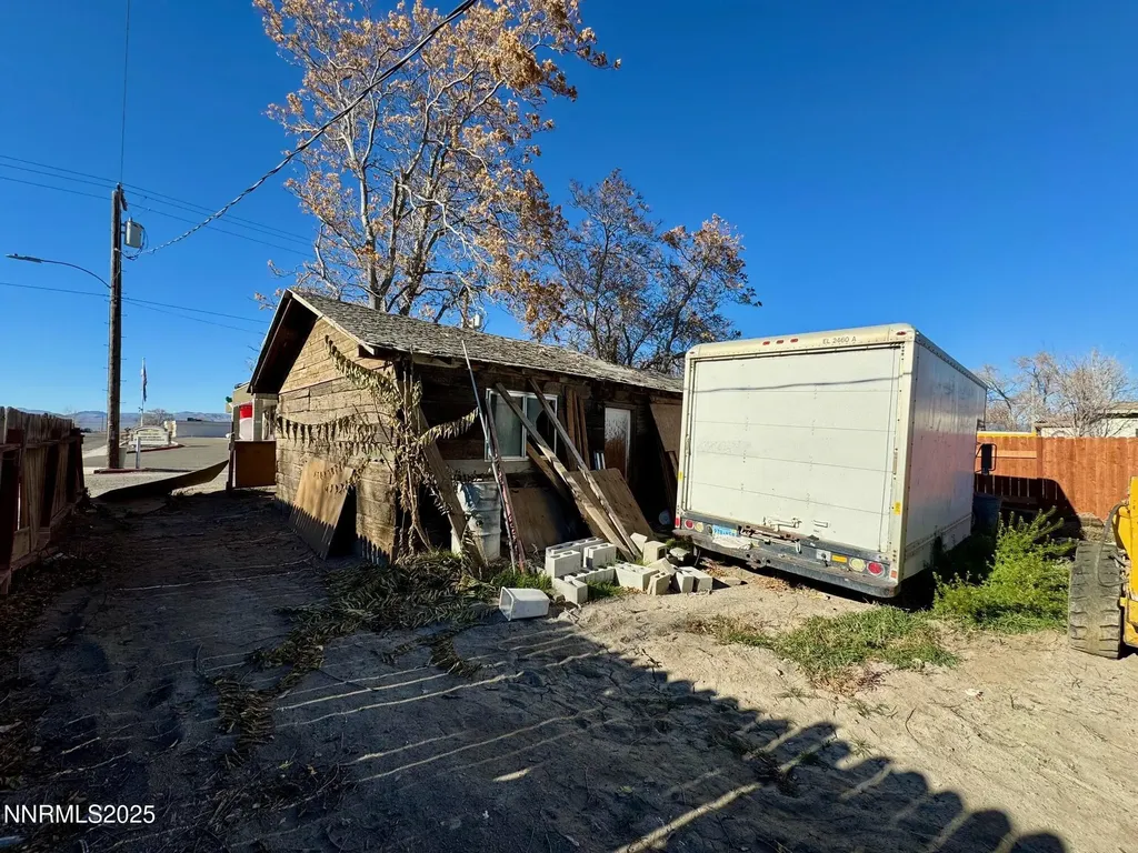 615 Grinnel Avenue Lovelock NV 89419