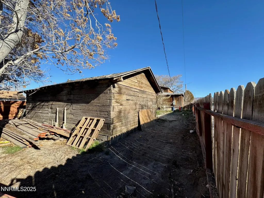 615 Grinnel Avenue Lovelock NV 89419