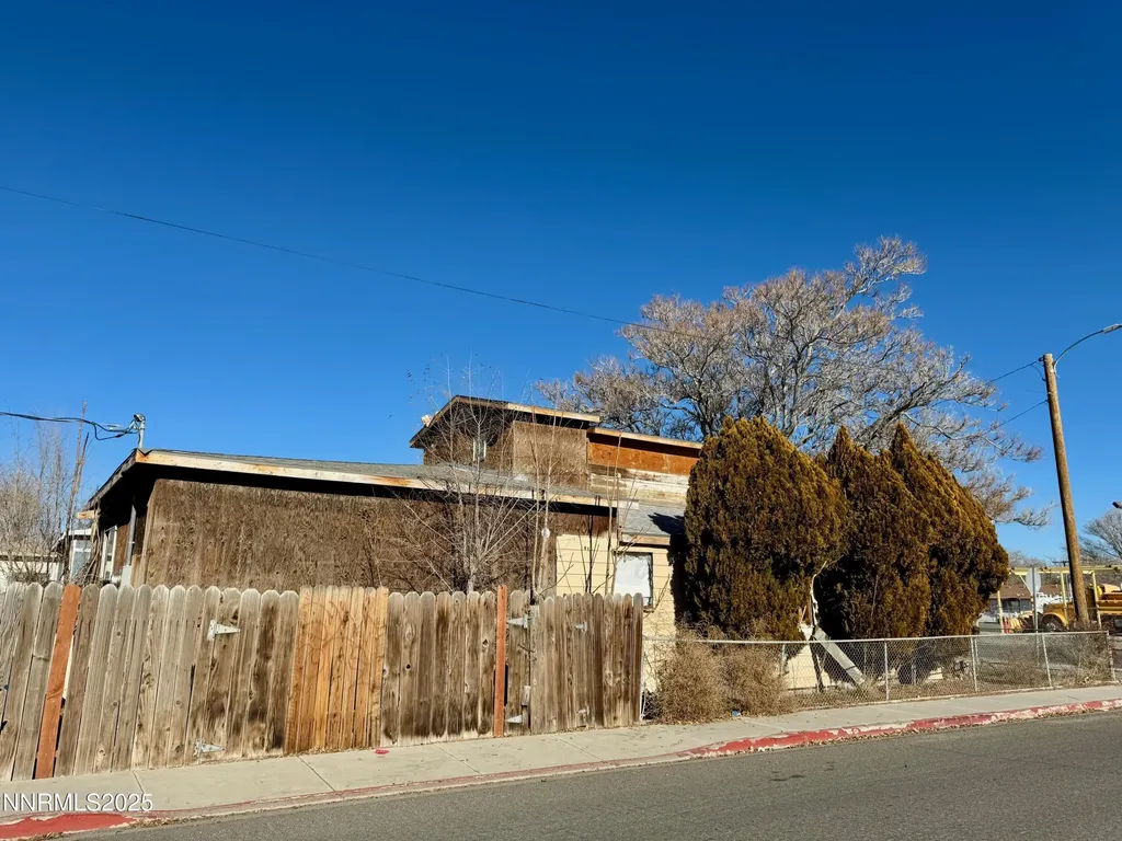 615 Grinnel Avenue Lovelock NV 89419