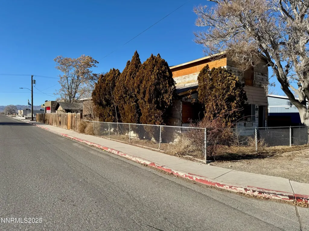 615 Grinnel Avenue Lovelock NV 89419