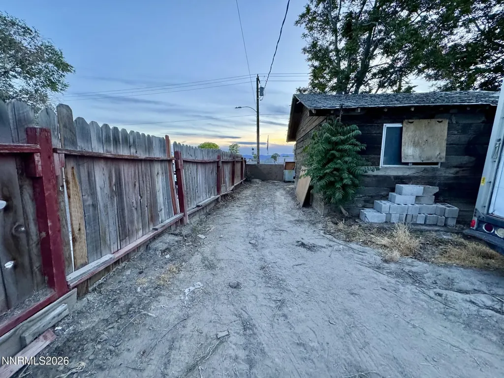 615 Grinnel Avenue Lovelock NV 89419