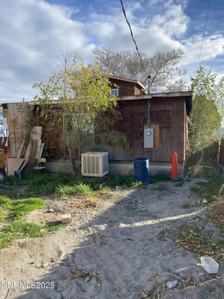 615 Grinnel Avenue Lovelock NV 89419