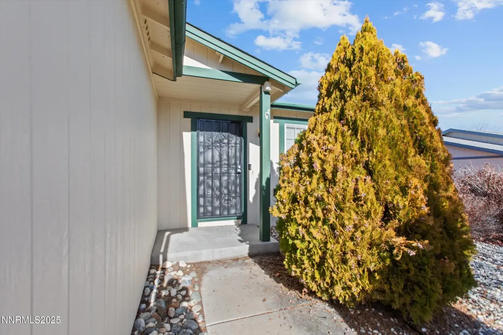 7067 Beethoven Sun Valley NV 89433