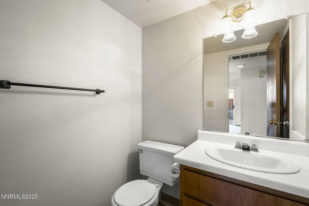 1675 Round Mountain Sparks NV 89434