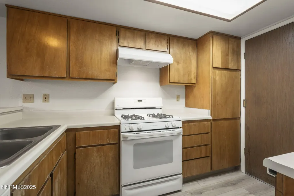 1675 Round Mountain Sparks NV 89434