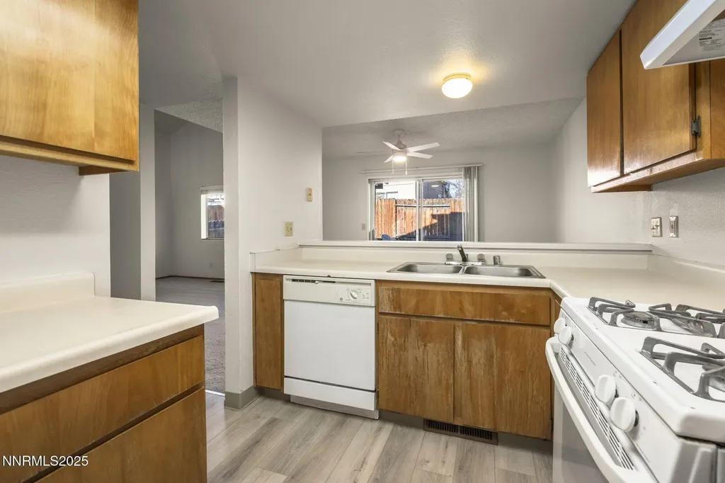 1675 Round Mountain Sparks NV 89434