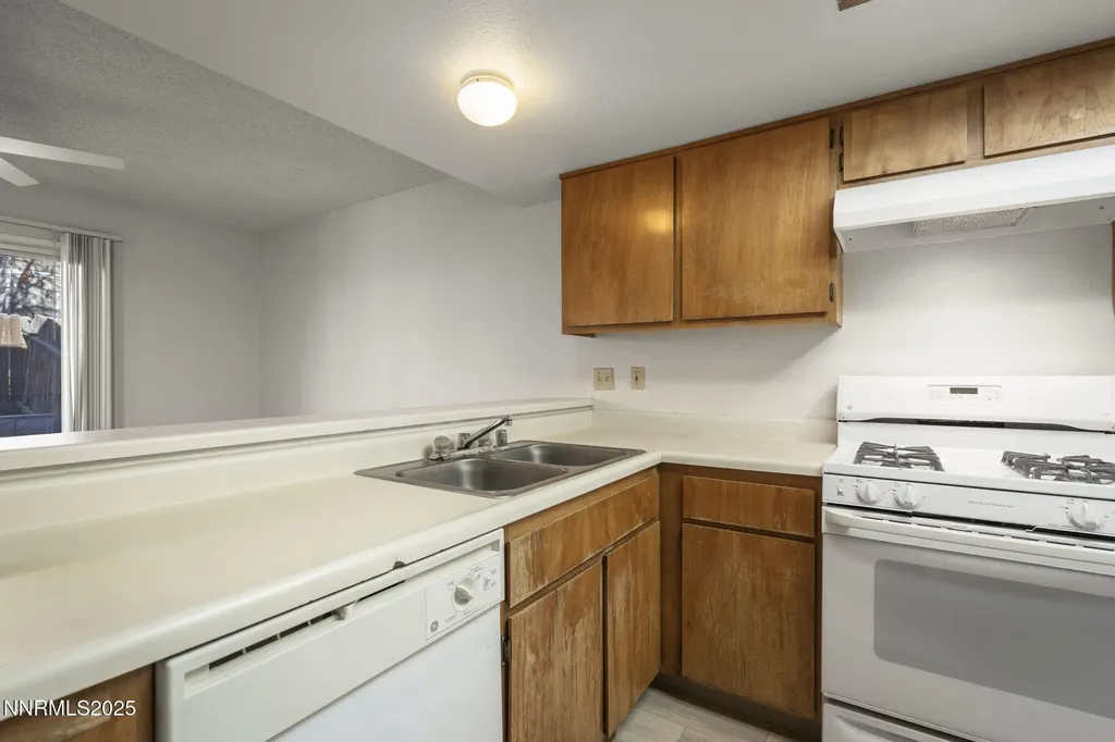 1675 Round Mountain Sparks NV 89434