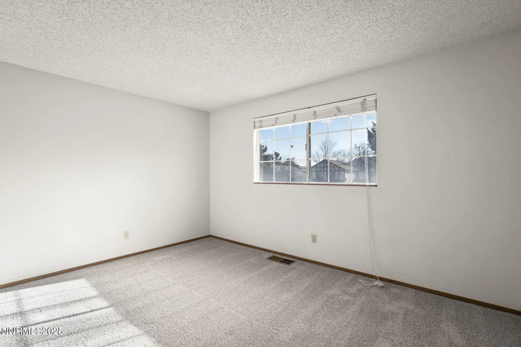 1675 Round Mountain Sparks NV 89434